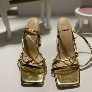 PrettyLittleThing Women's Gold Sandals (size 7) NEW